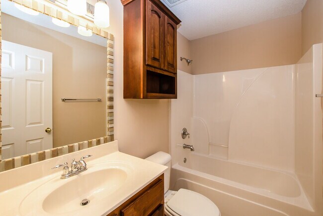 Building Photo - 938 Classic Cove