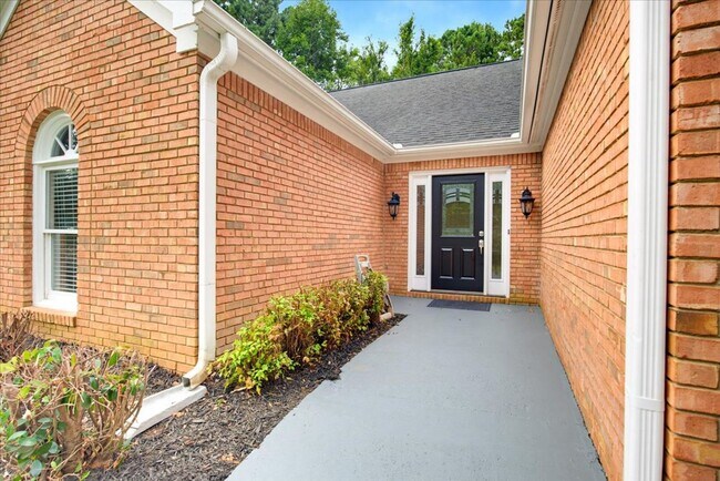 Building Photo - 326 Saybrook Crossing