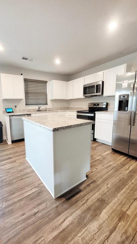 Building Photo - 145 Fernside Ct