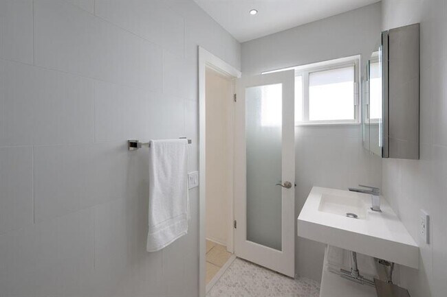 Building Photo - 930 Orange Isle