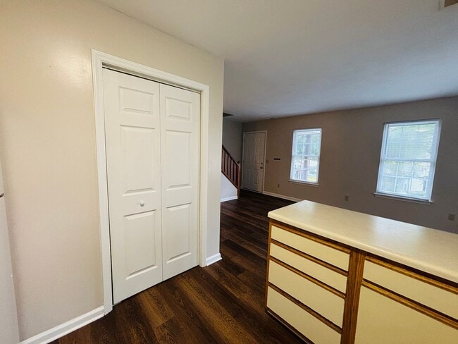Building Photo - 876 Patrick Henry Dr
