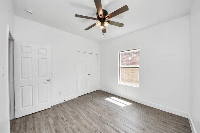 Building Photo - 23714 N Newport Bend