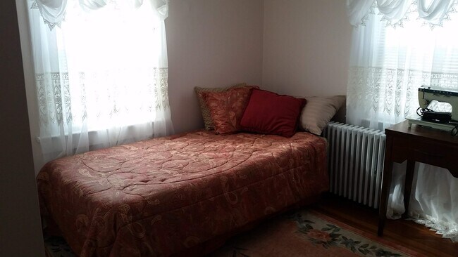 2nd Bedroom with 2 Large closets - 776 Union St