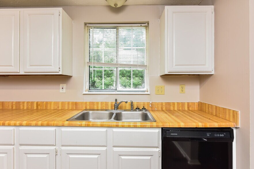 Building Photo - 2086 Singer Way