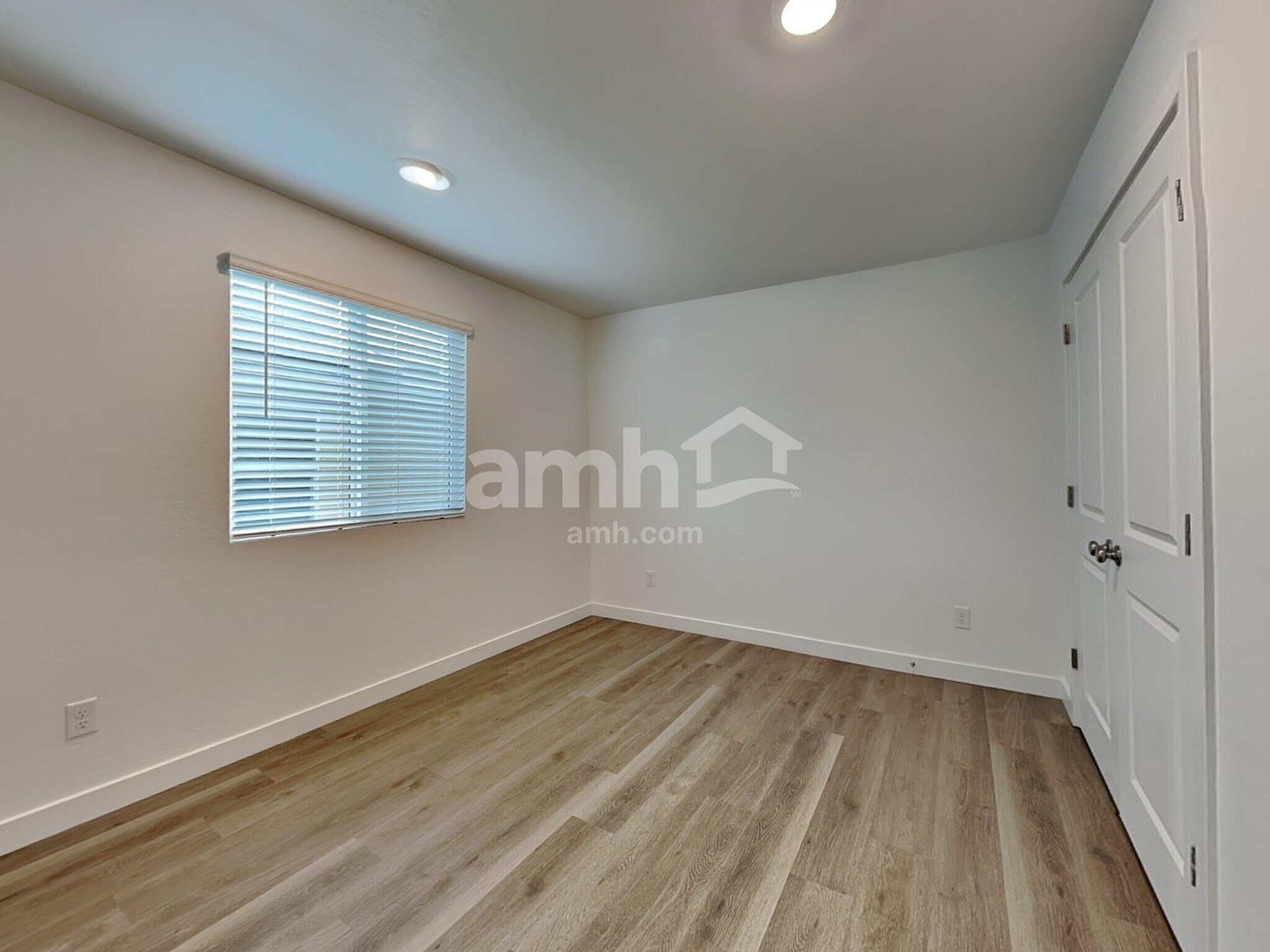 Building Photo - 20177 W Thomas Rd