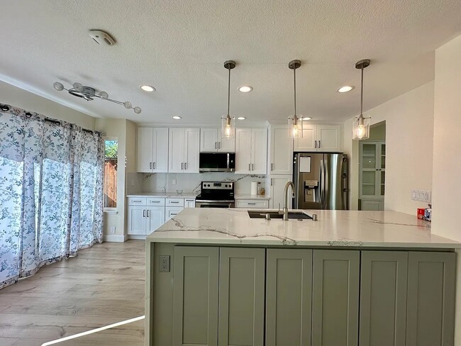 Building Photo - 5225 Mill Creek Ln