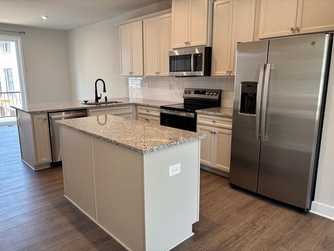 Building Photo - Pristine, move-in ready Townhome located i...