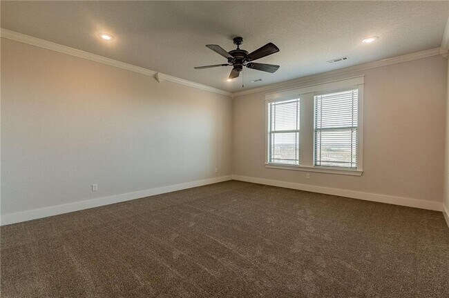 Building Photo - 489 E Ozark View Drive