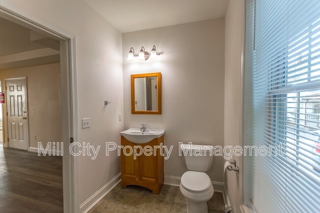 Building Photo - 21 Jane St