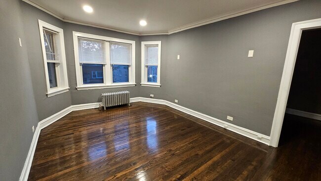 Building Photo - 6541 N Francisco Ave