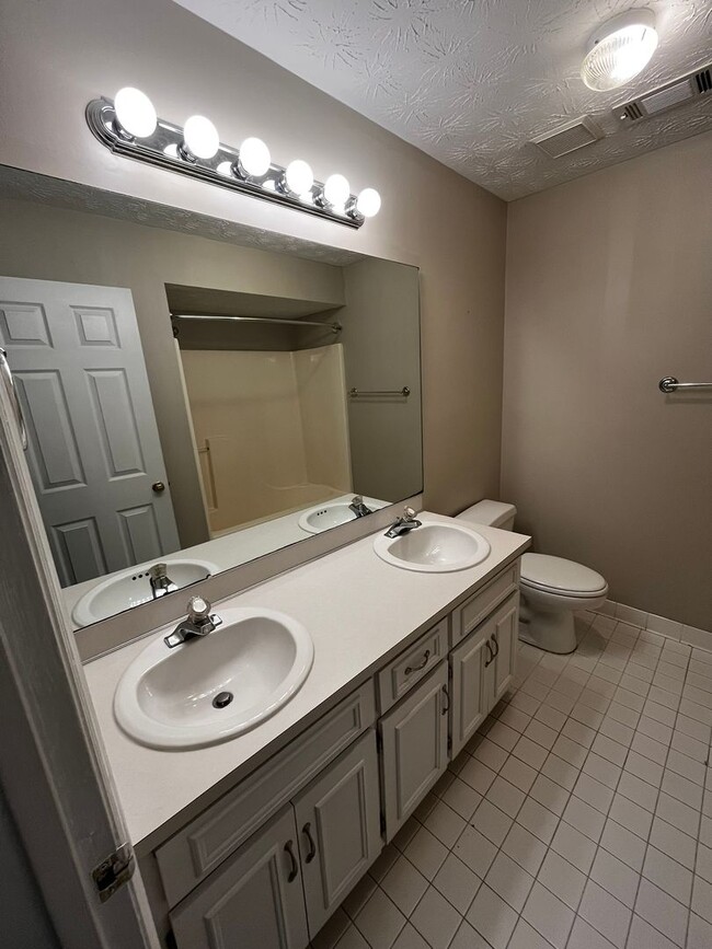 Building Photo - Blending Relaxation & Sophistication to Cr...