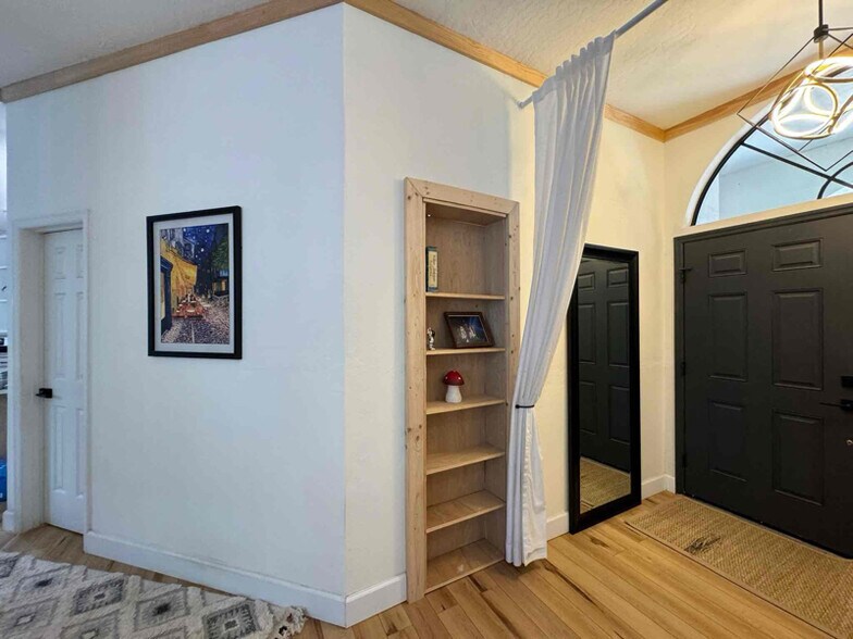 Building Photo - 7230 Oakridge Ave