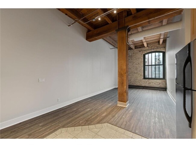 Building Photo - 400 N 1st St