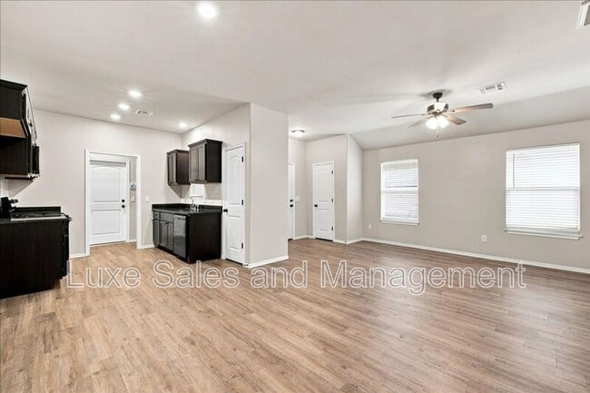Building Photo - 404 Chalk Hill Ct