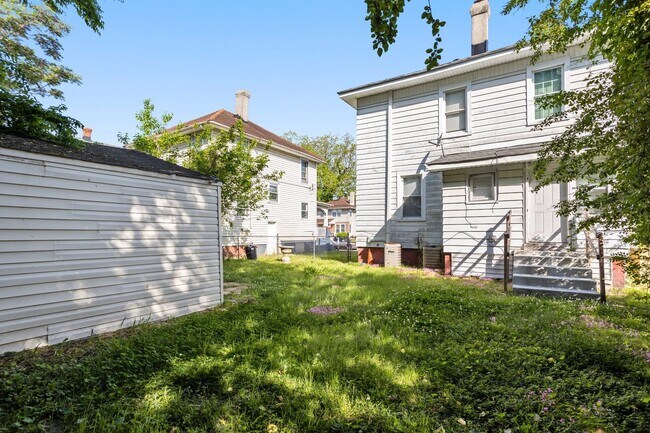 Building Photo - 740 29th St