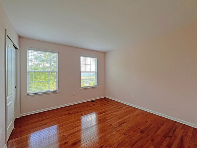 Building Photo - 4170 Bunker Hill Dr N