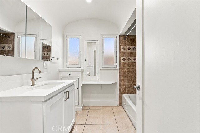 Building Photo - 5915 Morrill Ave