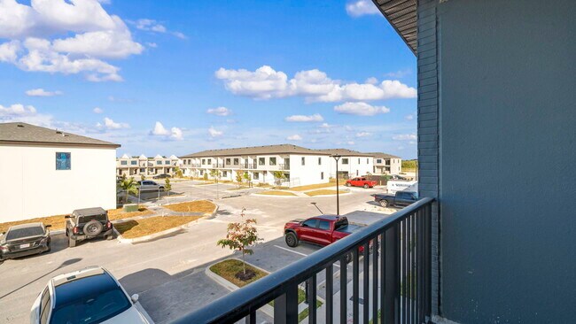 Building Photo - 415 NW 13 Ct