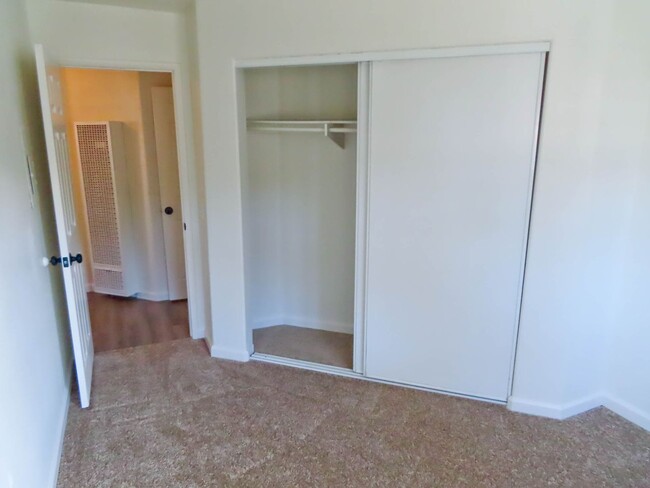 Building Photo - 3 bed, 2 bath Condo in San Diego's Linda V...