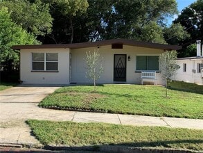 Building Photo - 550 Pent St