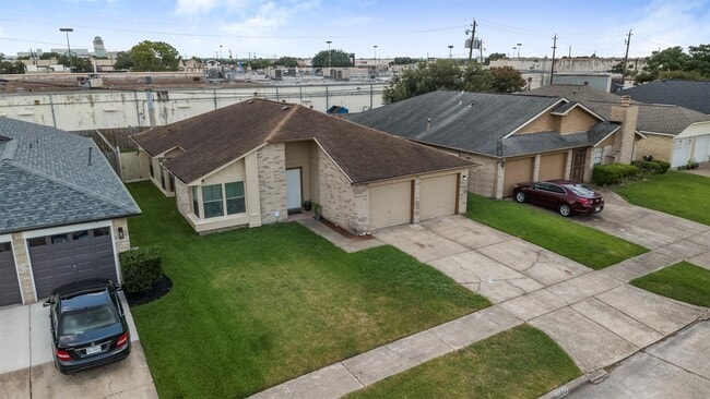 Building Photo - 10954 Pigeonwood Dr