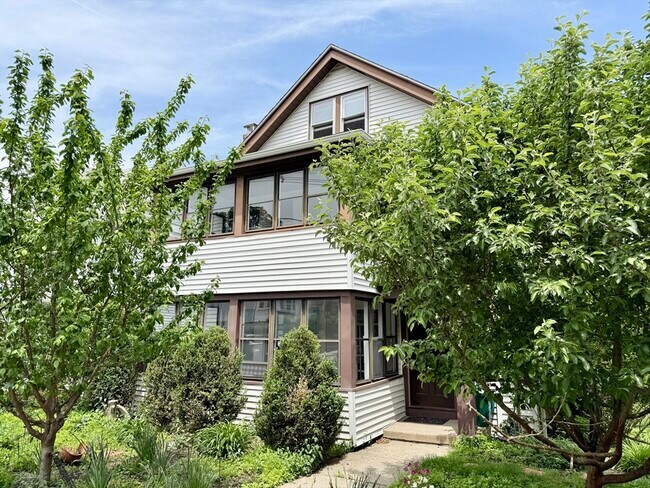 Building Photo - 519 Belmont St