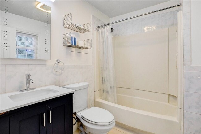 Building Photo - 3 Bed Apartment in North Middletown
