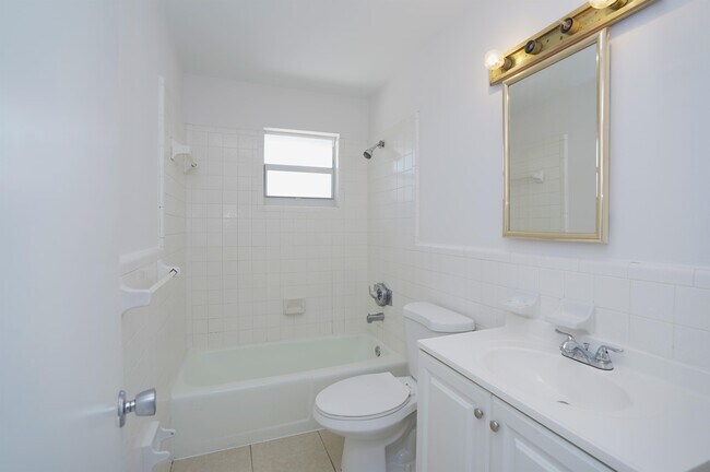 Building Photo - 1193 S Alhambra Cir