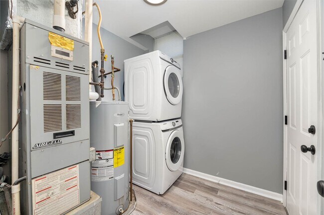 Building Photo - Funky Firehouse Renovated into Modern 2 BDR/1 Bath