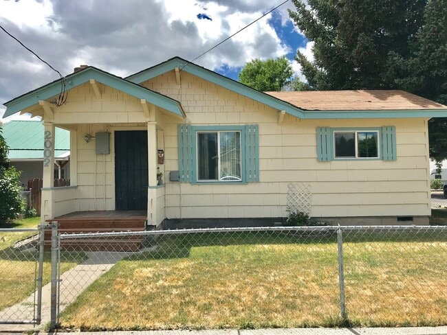 Primary Photo - 7 minutes to Sky Lakes Medical Center and ...