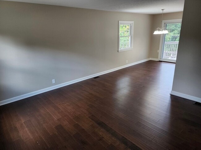 Building Photo - 2129 Dogoon Dr