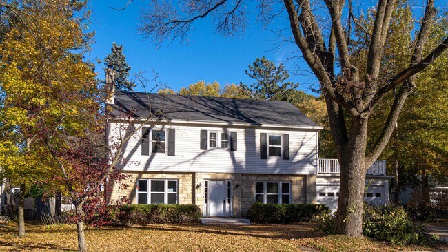 Primary Photo - 625 N Blackhawk Ave