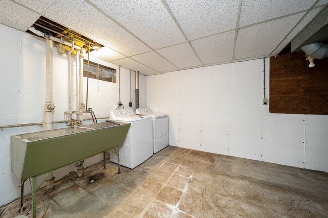 Building Photo - 4576 Pepper Dr