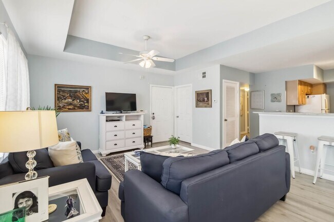 Building Photo - Beautiful furnished 2/2 unit becoming avai...