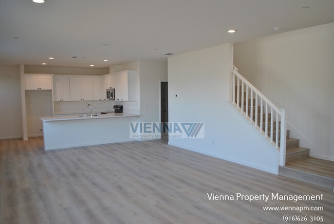 Building Photo - 7076 Auburn Blvd