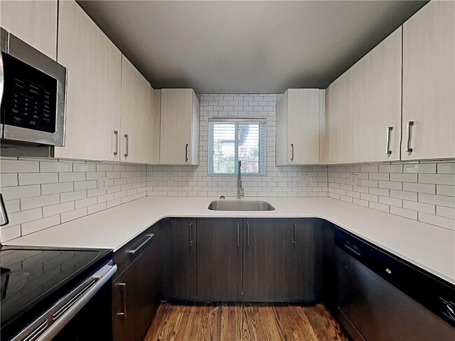 Building Photo - 880 N Highland Ave NE