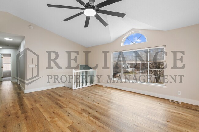 Building Photo - 215 Peachwood Dr