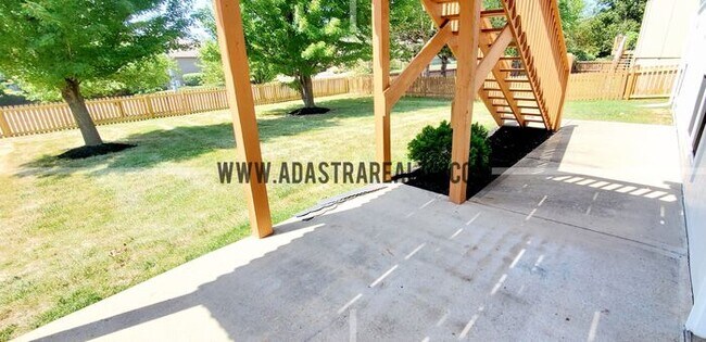 Building Photo - Gorgeous Updated Home in Blue Valley, South Overland Park-Available in APRIL!!