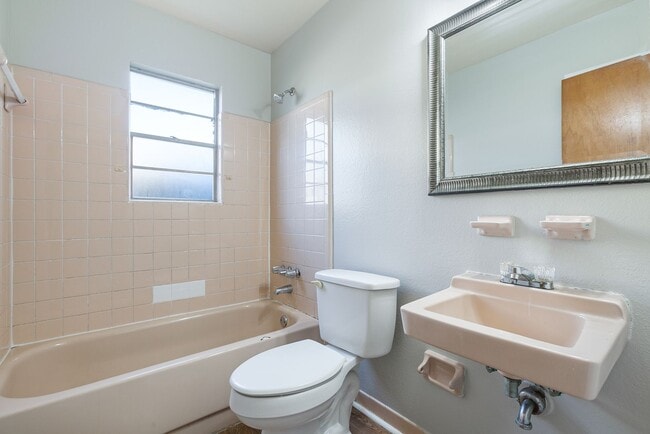 Building Photo - Beautiful 3-Bed, 2-Bath Home in Marrero – Move-In Ready & Full of Charm!