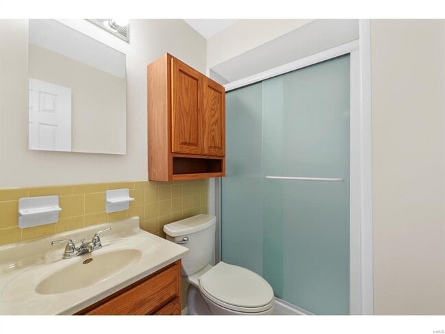 Building Photo - 596 Golfwood Dr