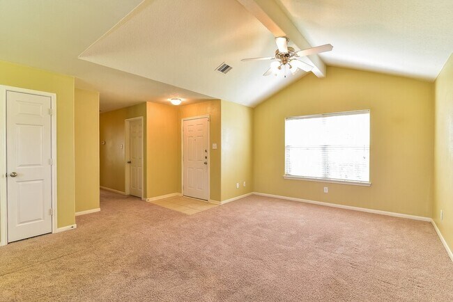 Building Photo - 4002 Hollow Cove Ln