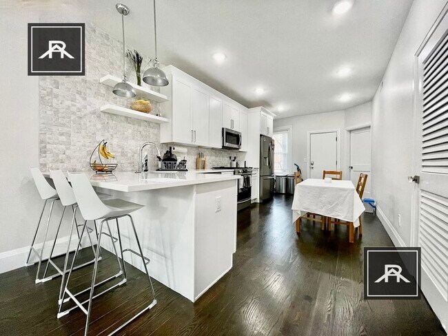 Building Photo - 5 Strathmore Rd