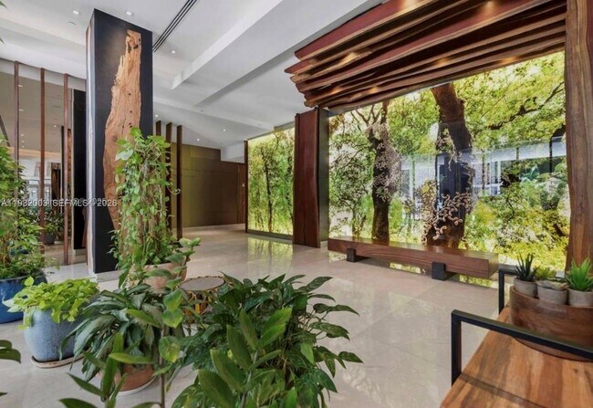 Building Photo - 1010 Brickell Ave