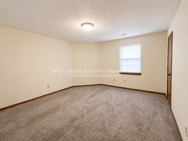 Building Photo - Chapel Oaks Community of Lee's Summit - $500 off September rent with immediate move in!!