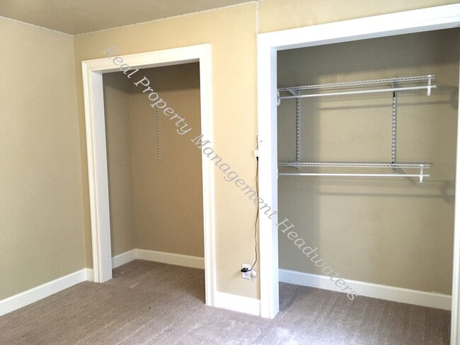 Building Photo - 5 Bedroom 3 Bath House for Rent