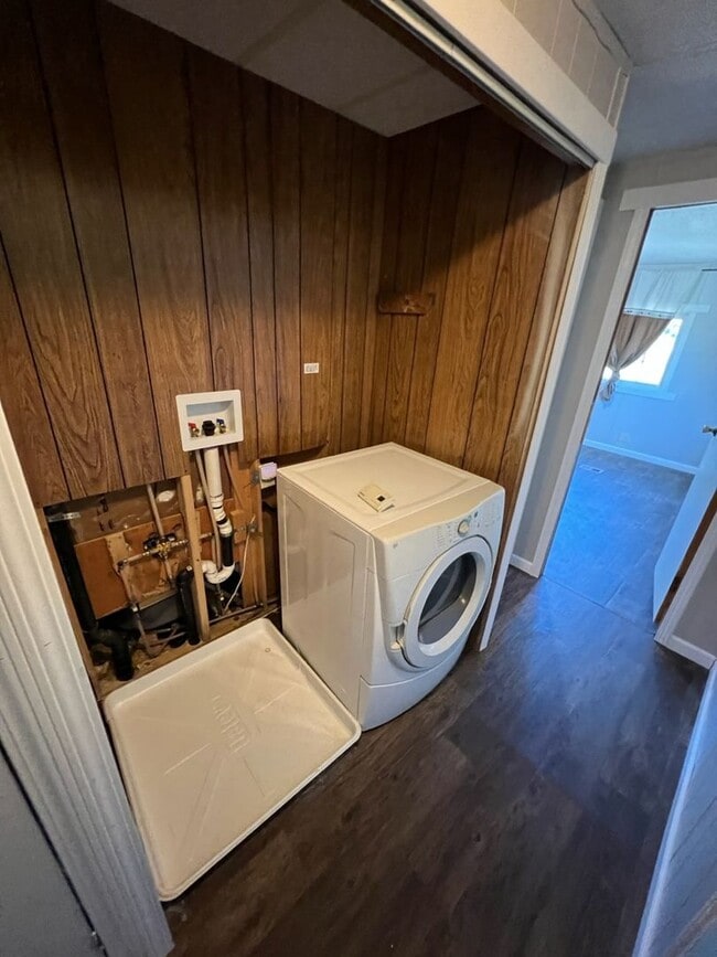 Building Photo - Semi-Rural 2 Bedroom 1 Bath Updated Mobile Home w/ Amenities