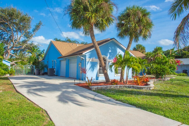 Building Photo - 922 Jackson Way