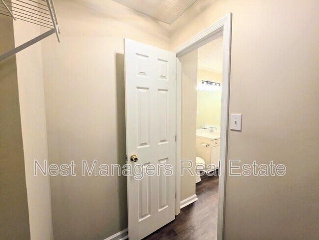 Building Photo - 302 Bubble Creek Ct