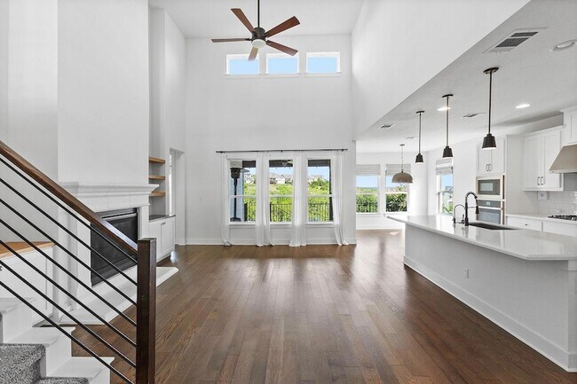 Building Photo - 829 Dayridge Dr