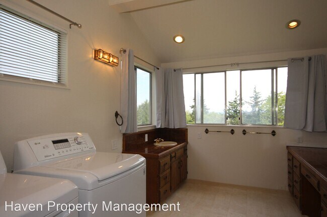 Building Photo - 2 br, 1.5 bath House - 10831 Aqua Way S Un...